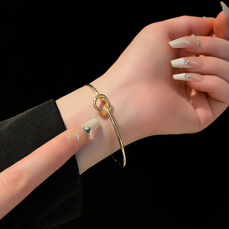 Bracelet torsadé en acier inoxydable — style vintage & élégant ARDENZIIA™