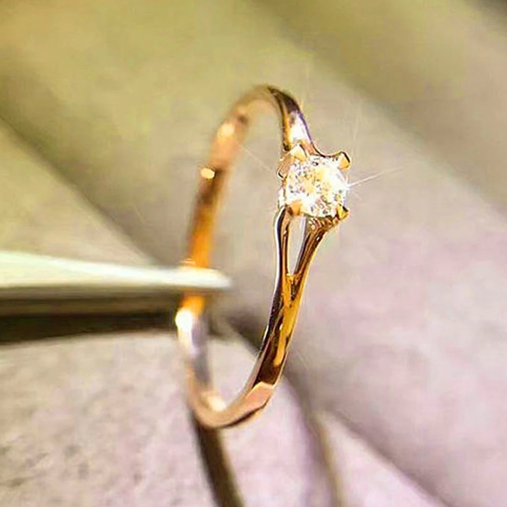 Bague minimaliste zircon 4 mm — élégance fine & féminine