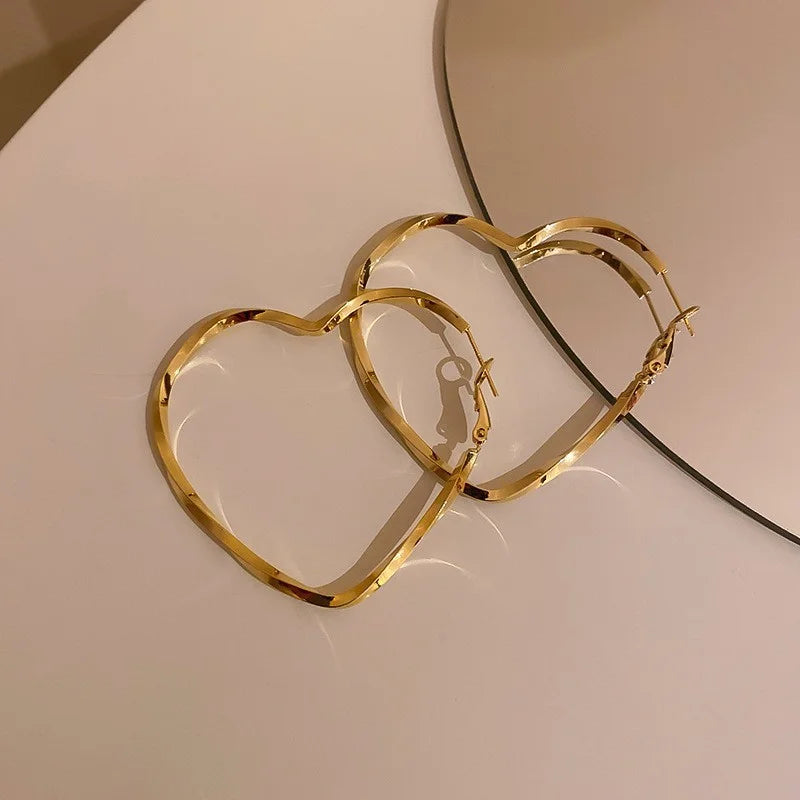 Boucles d’oreilles pendantes cœur — élégantes, fines et romantique