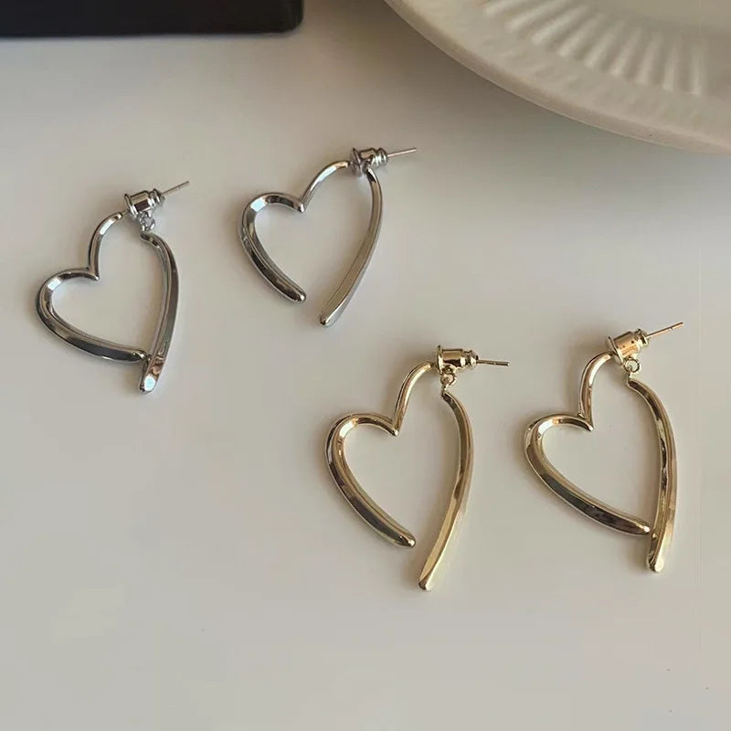 Boucles d’oreilles pendantes cœur — élégantes, fines et romantique