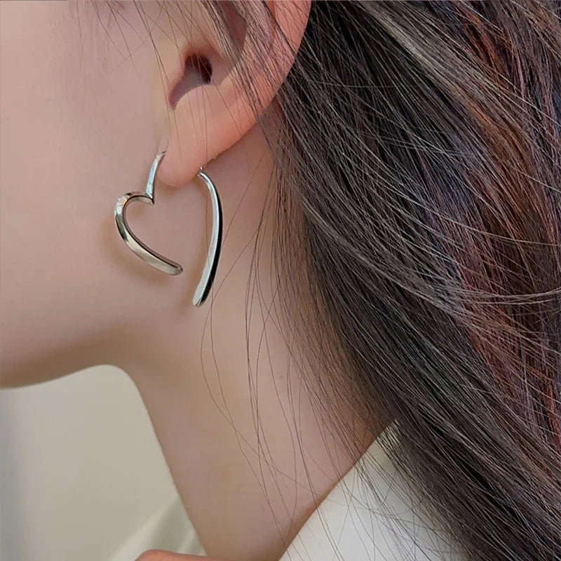 Boucles d’oreilles pendantes cœur — élégantes, fines et romantique