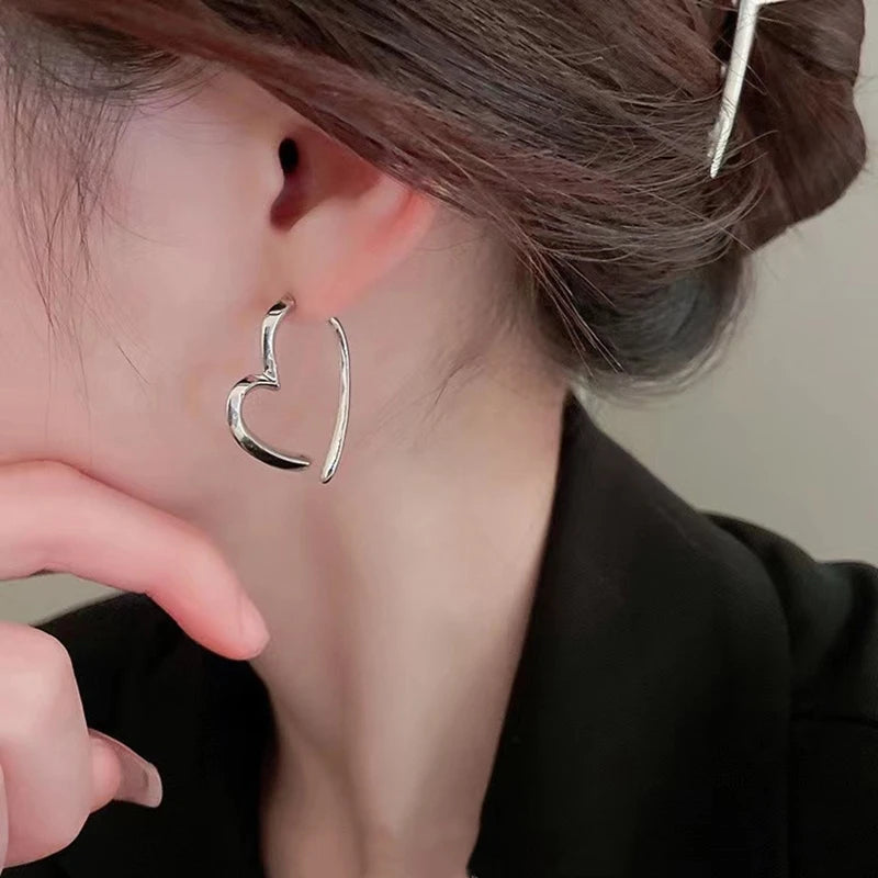 Boucles d’oreilles pendantes cœur — élégantes, fines et romantique