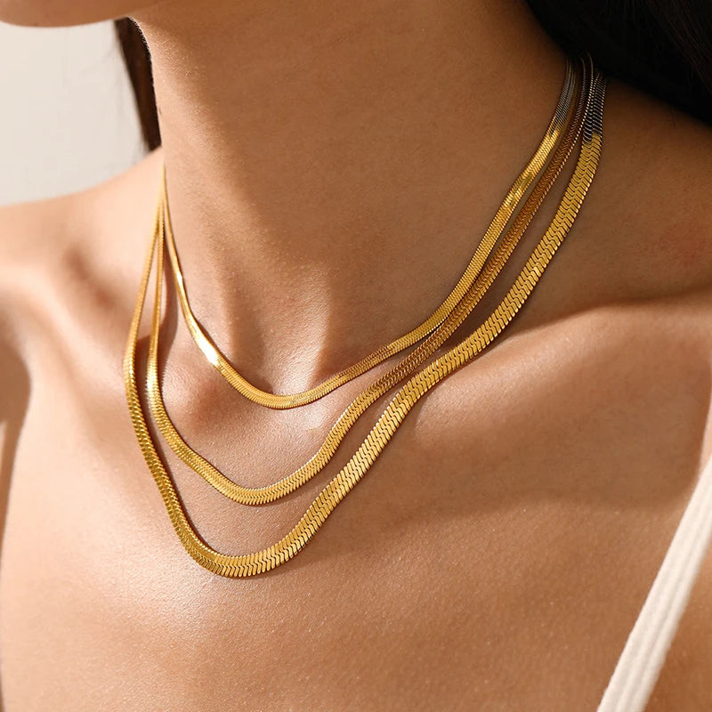 Collier ras-du-cou Herringbone — acier inoxydable or & argent, style chic et intemporel