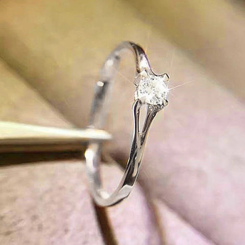 Bague minimaliste zircon 4 mm — élégance fine & féminine