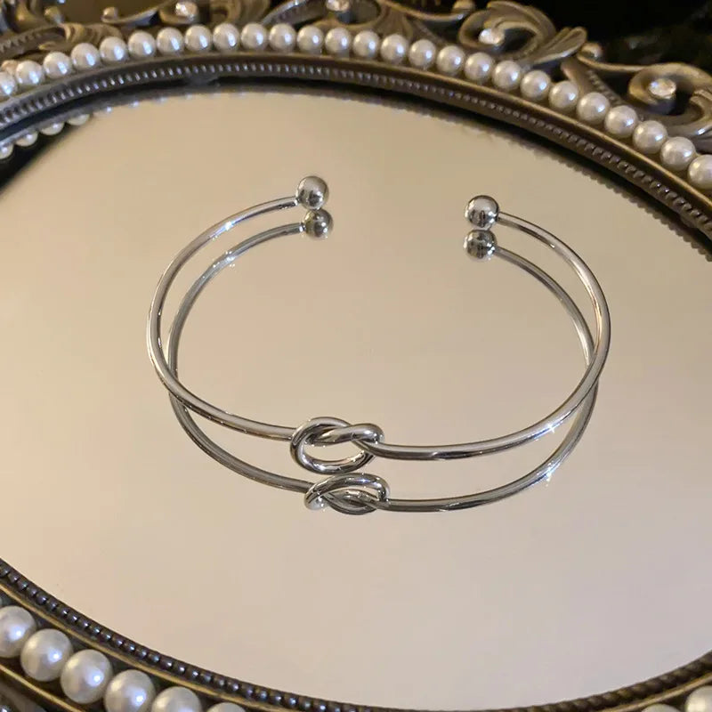 Bracelet torsadé en acier inoxydable — style vintage & élégant ARDENZIIA™