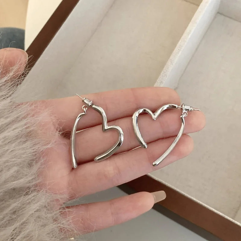 Boucles d’oreilles pendantes cœur — élégantes, fines et romantique